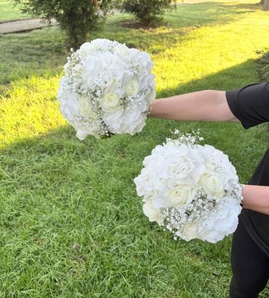 Elegancki biały bukiet z hortensji i róż z gipsówką, Kwiaciarnia Magnolia Stubno