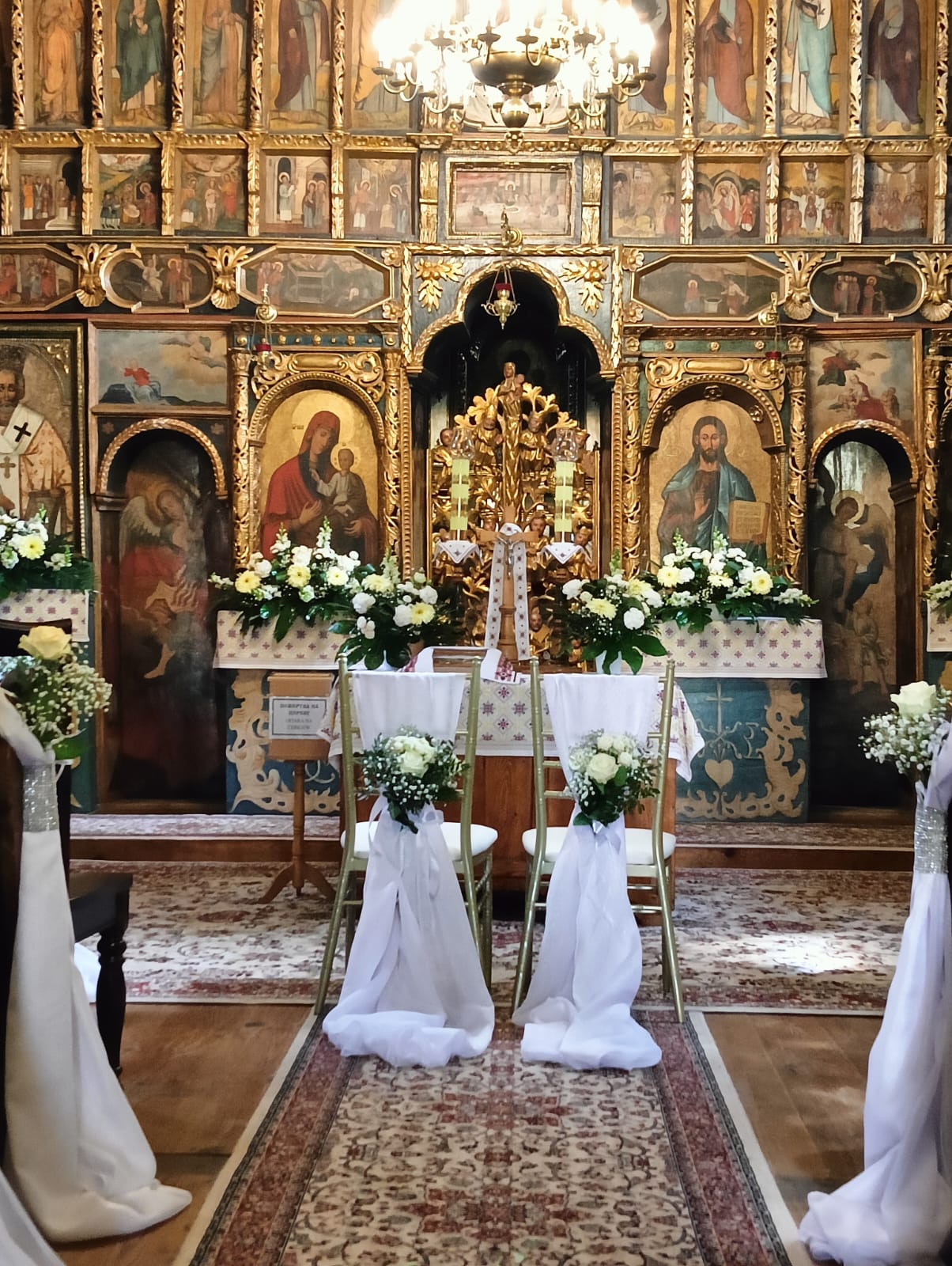 Uderkorowany kościół przez kiwiaciarnie Magnolia Stubno